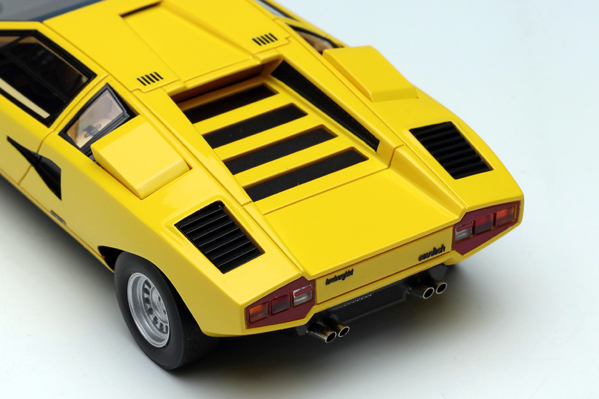 Make Up Co., Ltd. / Lamborghini Countach LP400 1974